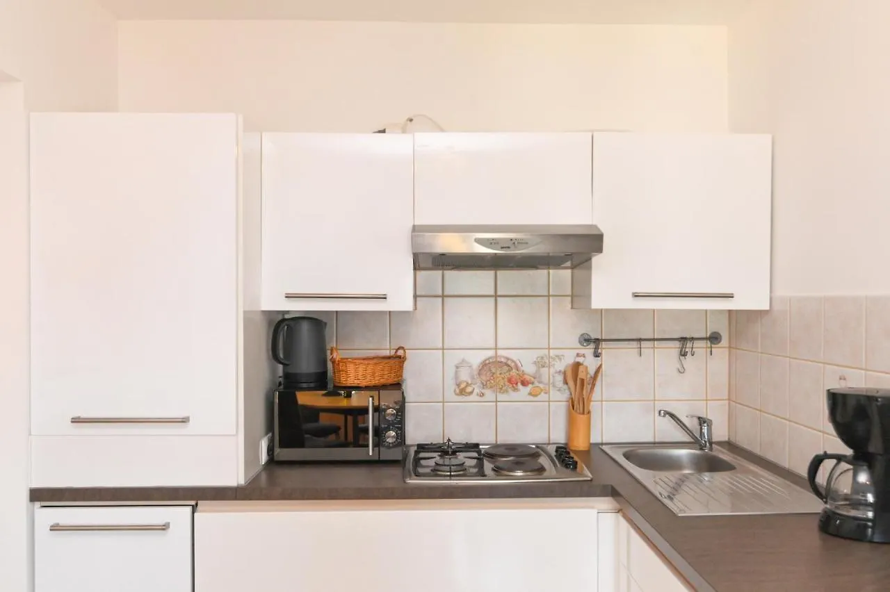 Apartments Basic Sveti Anton 88 Malinska Affittacamere