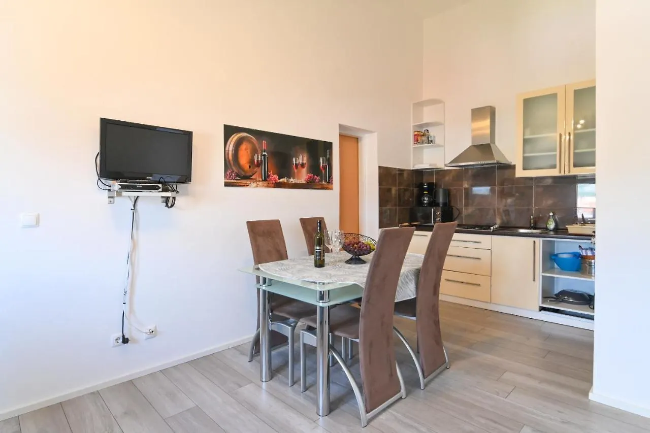 Apartments Basic Sveti Anton 88 Malinska Affittacamere