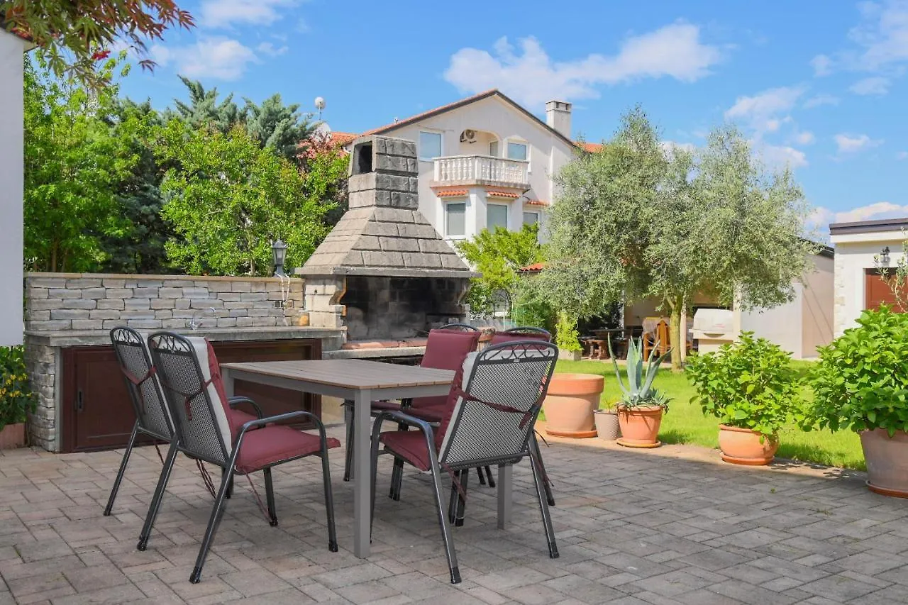 Apartments Basic Sveti Anton 88 Malinska 0*,  Croazia