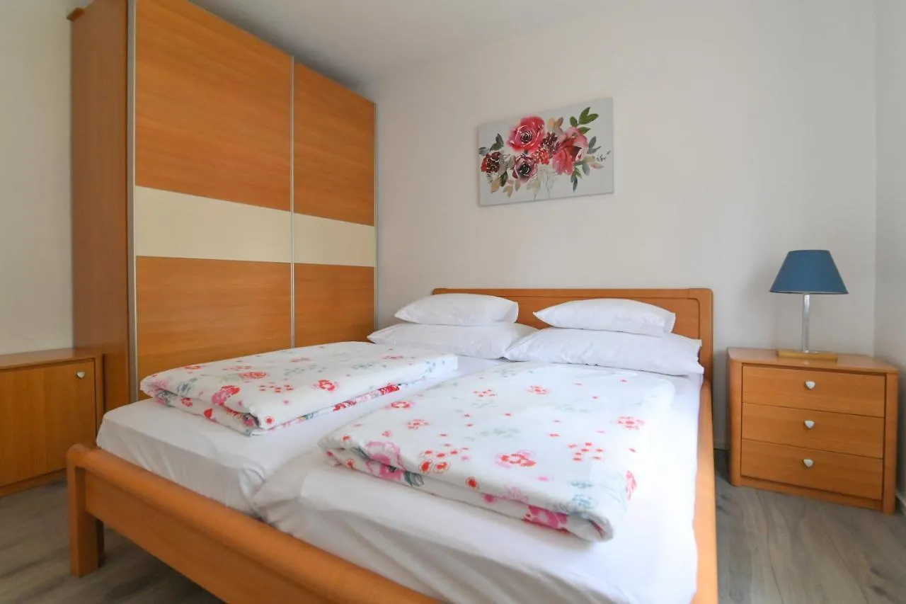 Apartments Basic Sveti Anton 88 Malinska Affittacamere