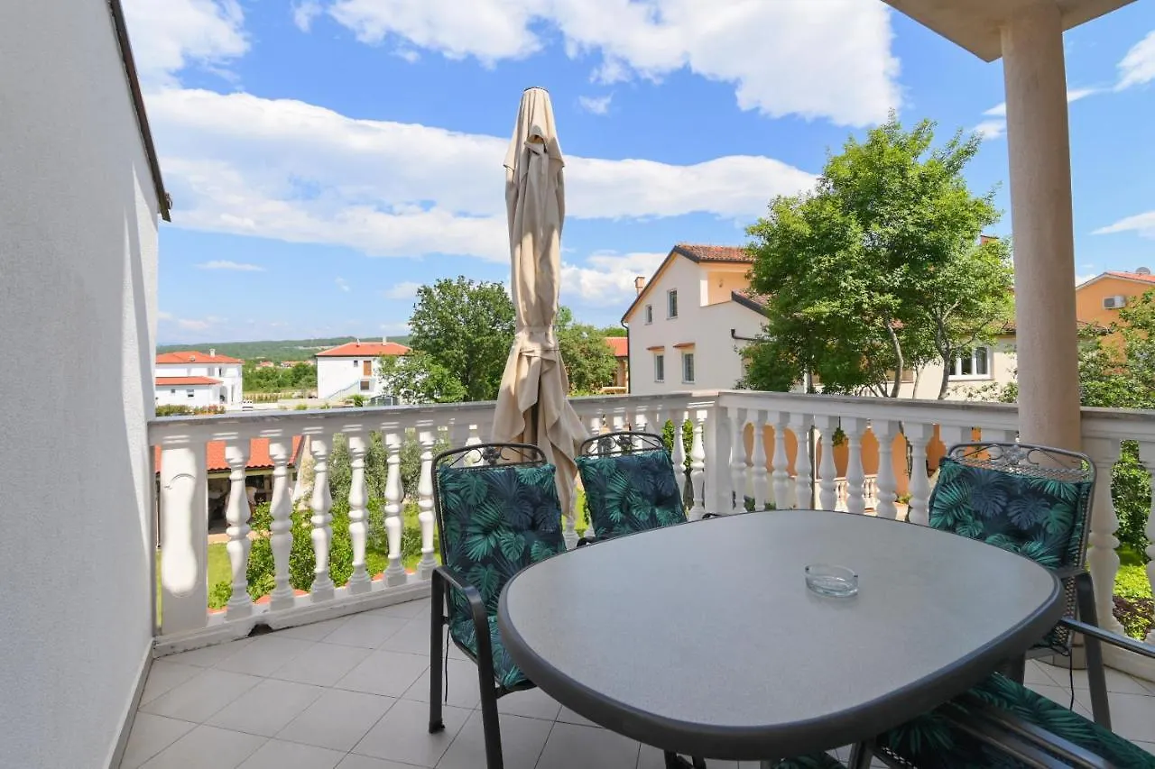 Apartments Basic Sveti Anton 88 Malinska Croazia