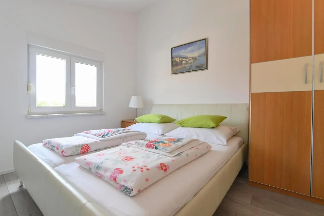 Apartments Basic Sveti Anton 88 Malinska Guest house