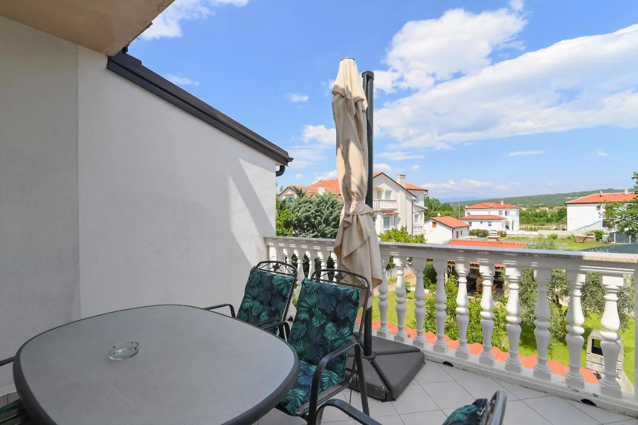 Apartments Basic Sveti Anton 88 Malinska Guest house